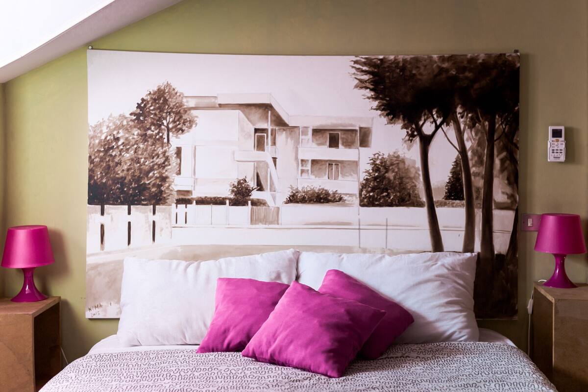 Fer et planche à repasser, Wi-Fi gratuit, décoration personnalisée