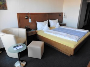 Desk, free cribs/infant beds, free WiFi, bed sheets - Pension zum Fernblick (Willingen)