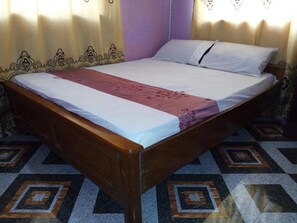 Habitación estándar, 1 cama doble, no fumadores | 1 dormitorio, escritorio, espacio para trabajar con un portátil