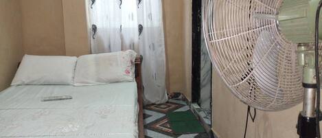 Deluxe Room, 1 Queen Bed, Non Smoking | Desk, laptop workspace, bed sheets, wheelchair access