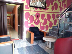 Lobby-lounge