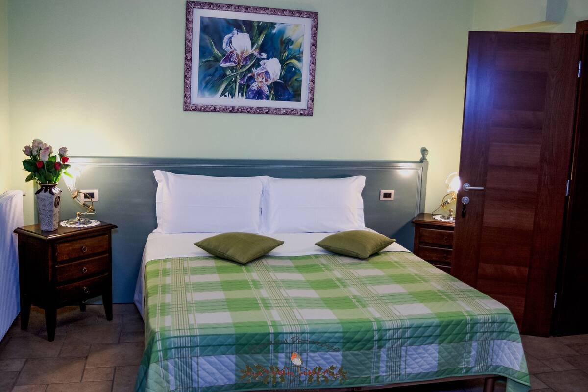 Economy Room, Multiple Beds | Premium bedding, down duvets, pillow-top beds, individually furnished
