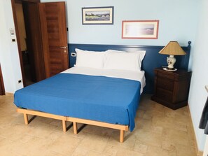 Economy Double or Twin Room | Bathroom | Free toiletries, hair dryer, bidet, towels