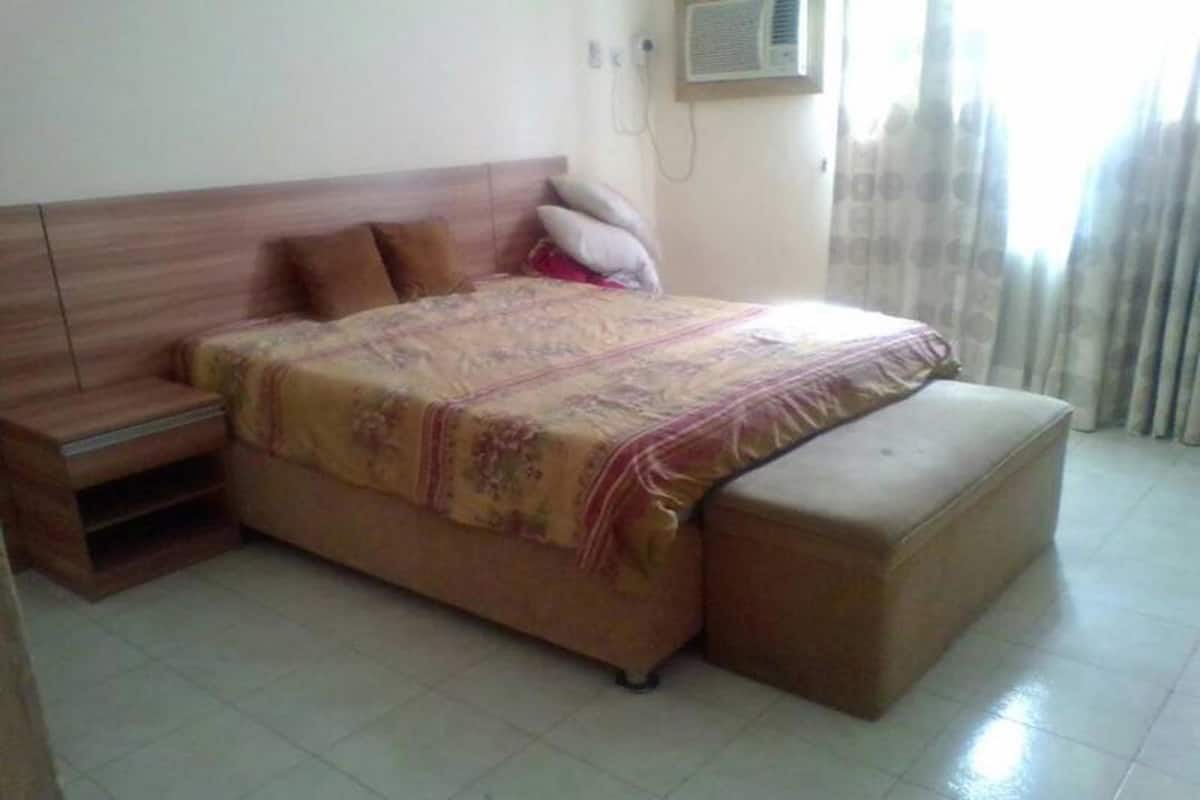 Apartment, 1 Bedroom | Down comforters, in-room safe, blackout drapes, free rollaway beds