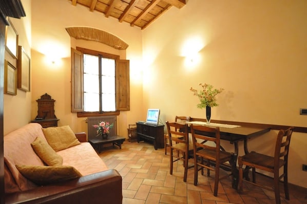 Apartment, 2 Schlafzimmer | Wohnzimmer