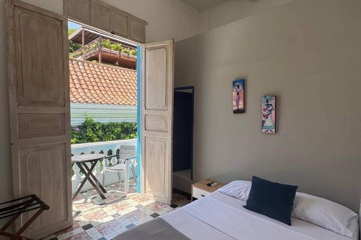 Quarto casal luxo, 1 cama Queen, para não fumantes | Sacada
