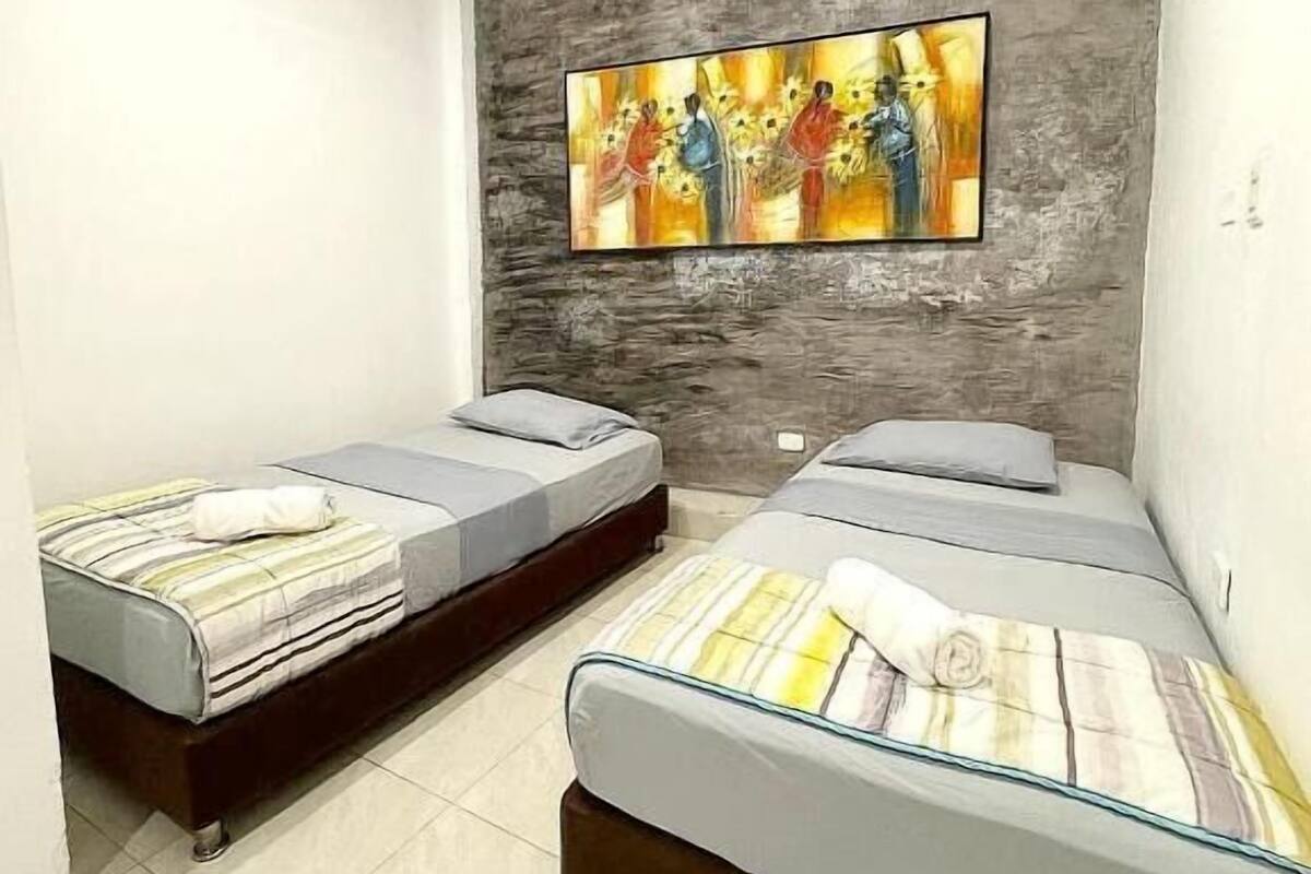 Quarto duplo conforto, 2 camas de solteiro, para não fumantes | Wi-Fi de cortesia, roupa de cama