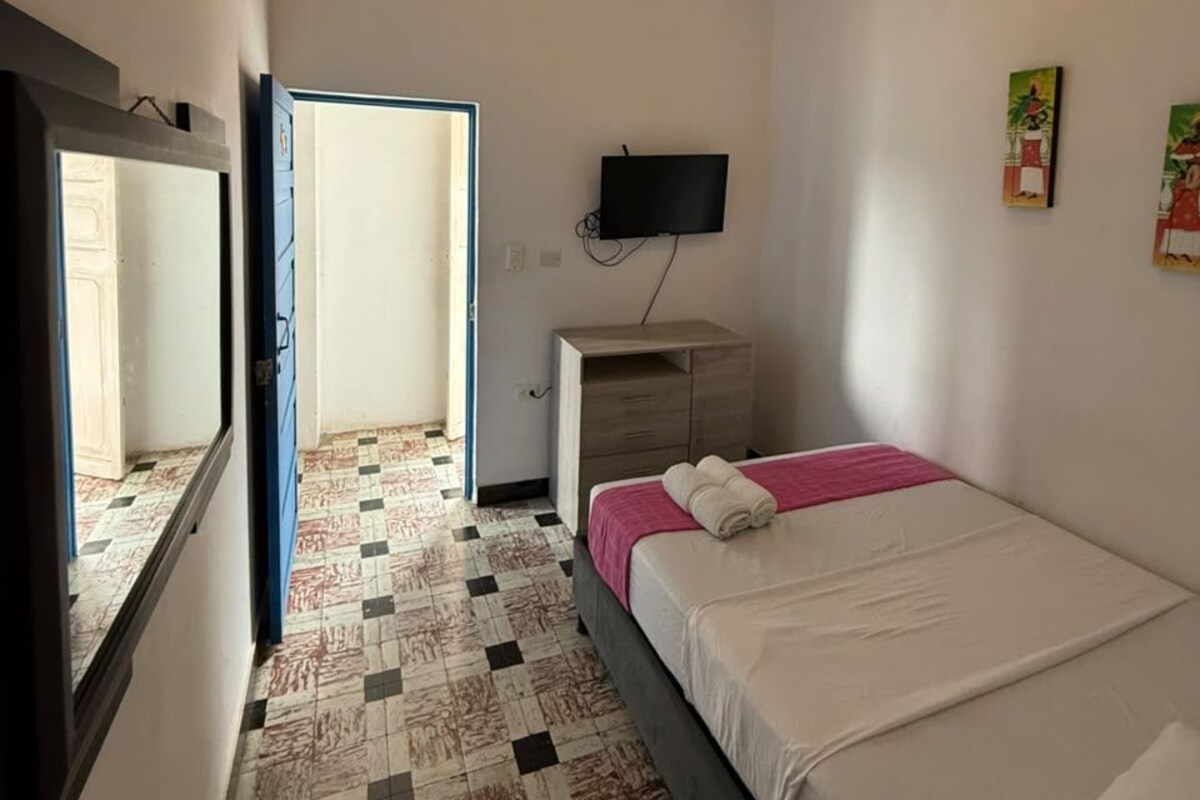 Habitación estándar doble, 1 cama doble, no fumadores | Wifi gratis y ropa de cama