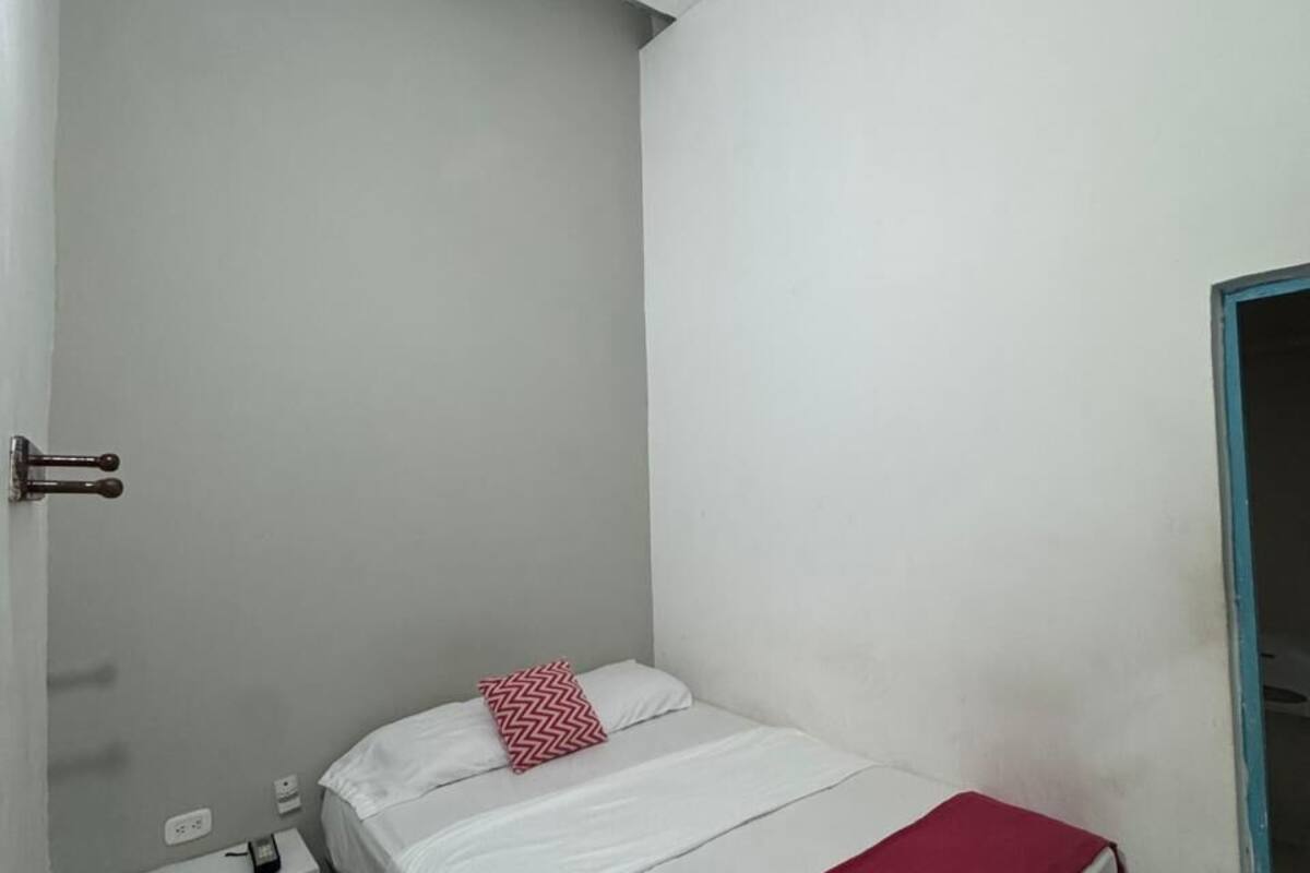 Quarto casal básico, 1 cama de casal, para não fumantes | Wi-Fi de cortesia, roupa de cama