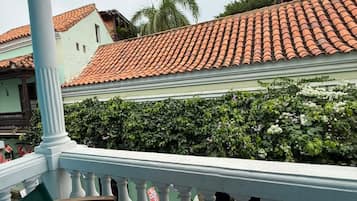 Deluxe Double Room, 1 Queen Bed, Non Smoking | WiFi (free), bed sheets