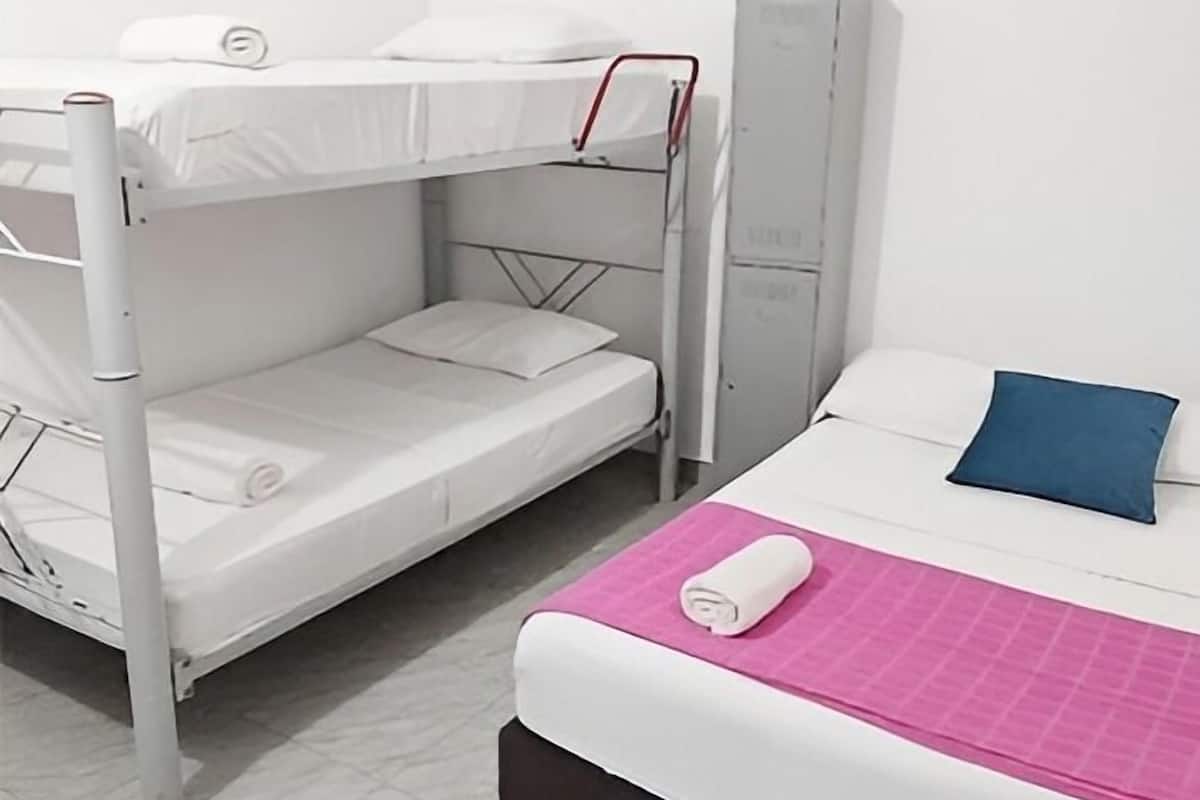 Habitación cuádruple familiar, 1 habitación, baño privado | Wifi gratis y ropa de cama