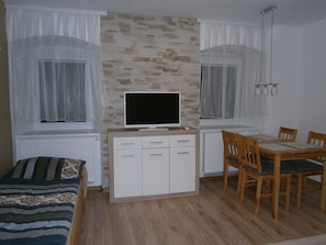 Familienapartment | Wohnbereich | Fernseher