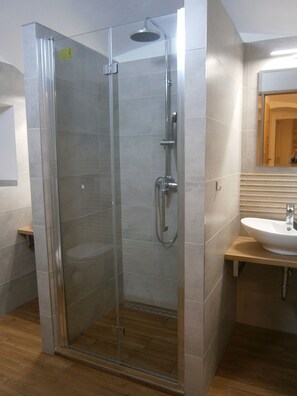 패밀리 아파트 | 욕실 | 샤워 시설, 무료 세면용품, 타월