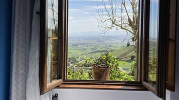 ميني بار ومكتب وستائر تعتيم وواي فاي مجانًا