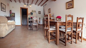 Lobby sitting area - Posada Las Torres (Santillana del Mar)