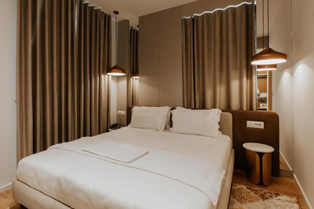 Twin Room with City View | イタリアのフレッテ製シーツ、高級寝具、羽毛の掛け布団、ピロートップベッド