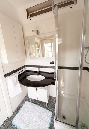 Double or Twin Room, Private Bathroom (External) | Bathroom - Bed & Breakfast Magna Grecia (Taranto)