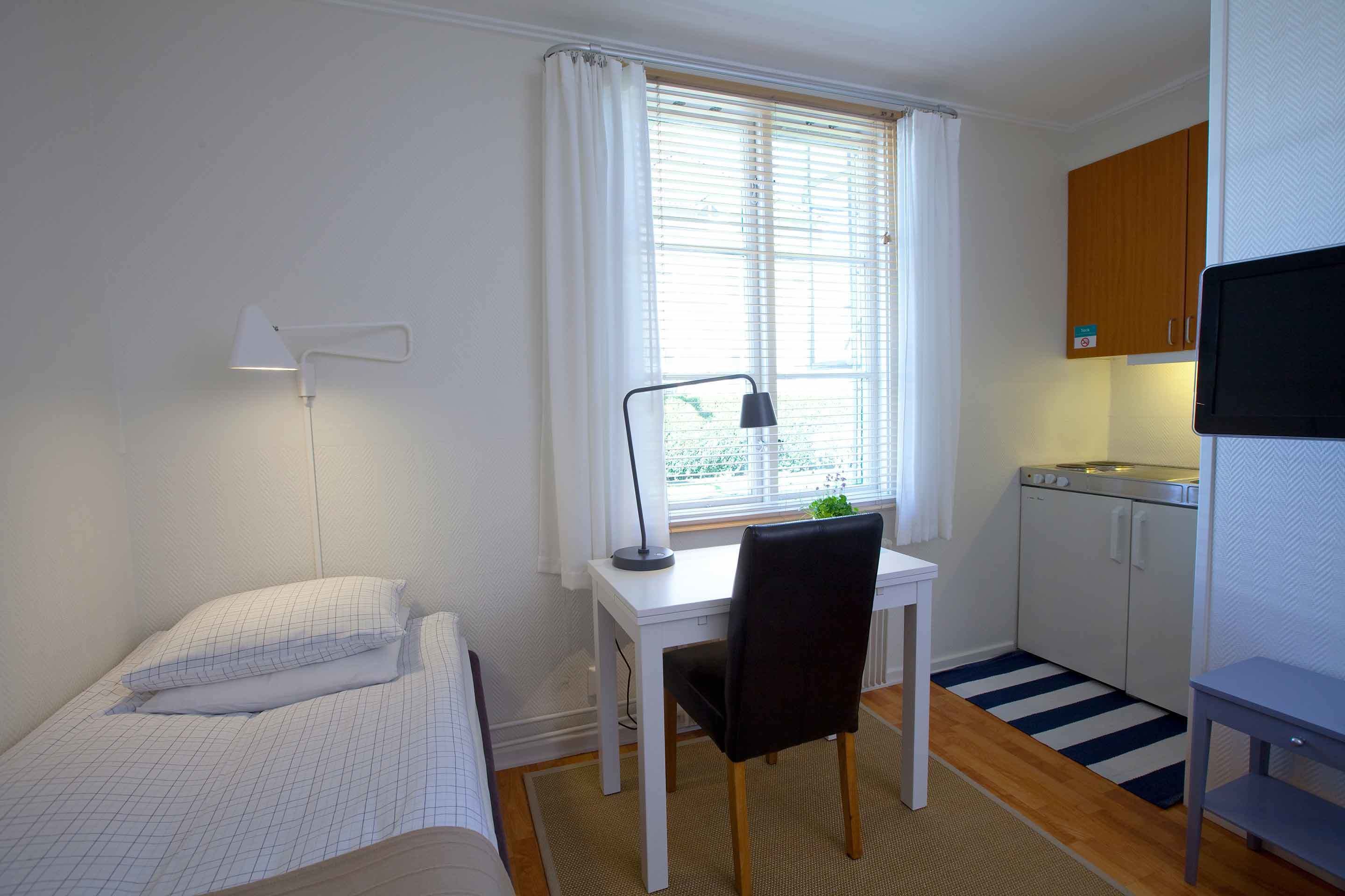 single room | individually decorated, individually furnished, desk, blackout curtains