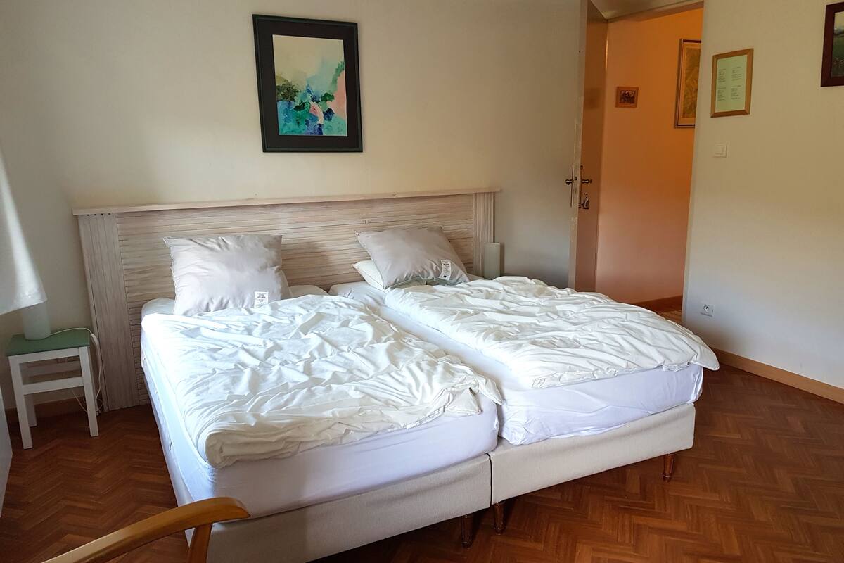 Kamar Double | Tirai kedap cahaya, setrika/meja setrika, dan tempat tidur bayi gratis