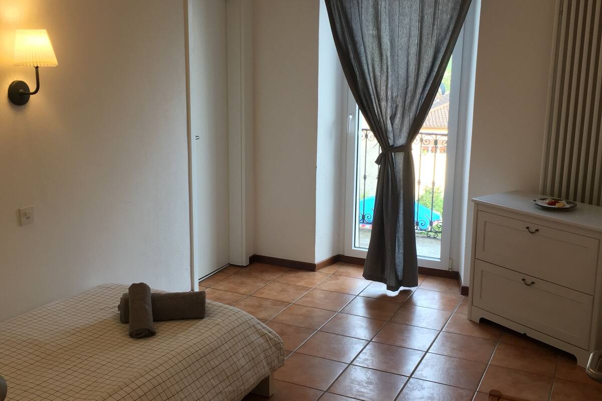 comfort single room, 1 single bed, non smoking | premium bedding, down duvets, desk, blackout curtains