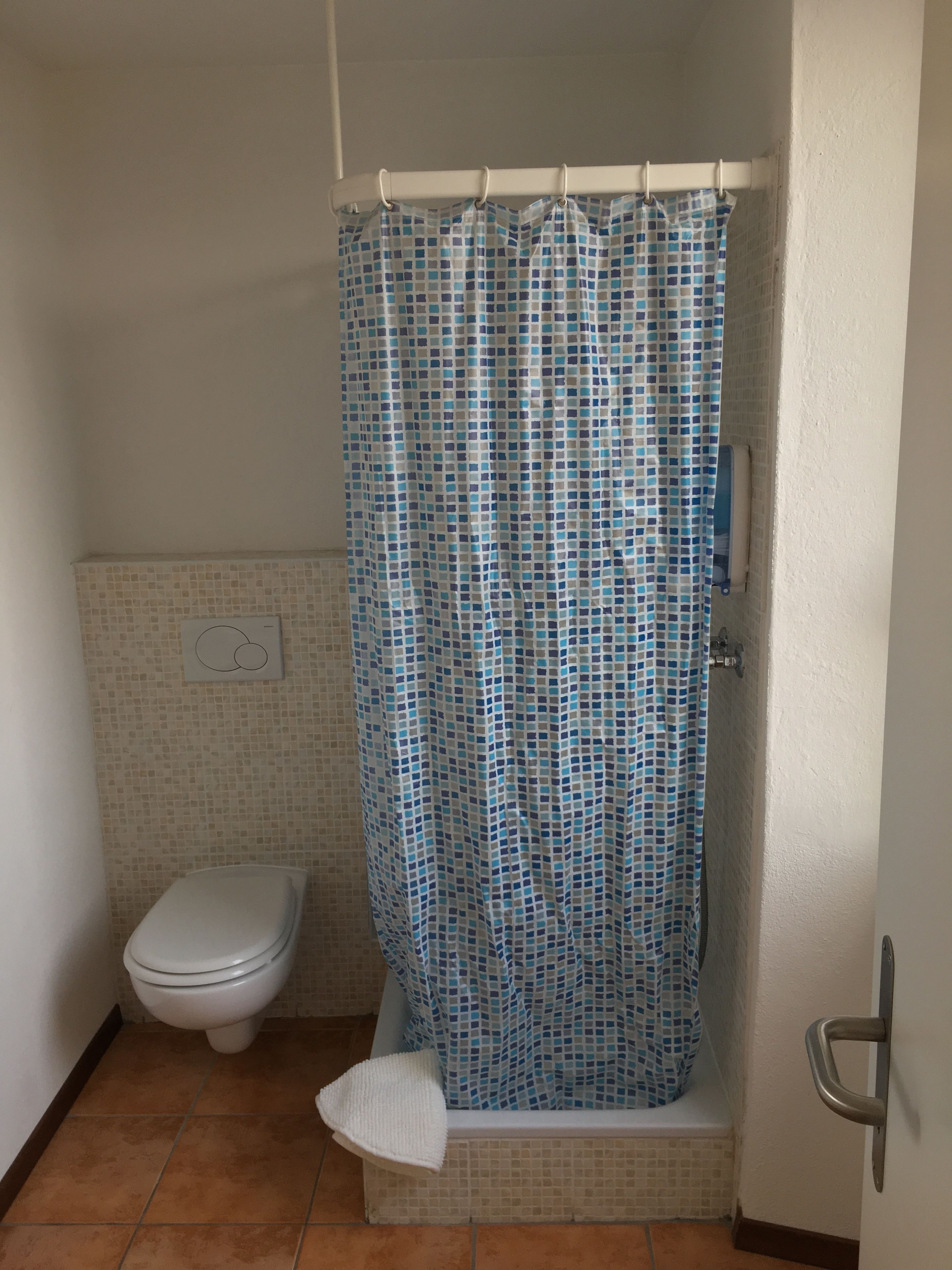 comfort single room, 1 single bed, non smoking | bathroom | shower, rainfall showerhead, free toiletries, towels