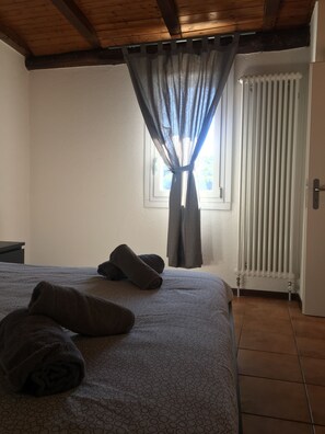 Premium bedding, down duvets, desk, blackout curtains