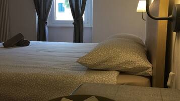 Literie de qualité supérieure, couette en duvet d'oie, bureau