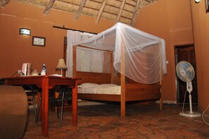 Deluxe Double Room | Desk, rollaway beds, free WiFi, bed sheets - Hotel Kontiki Hoima (Hoima)