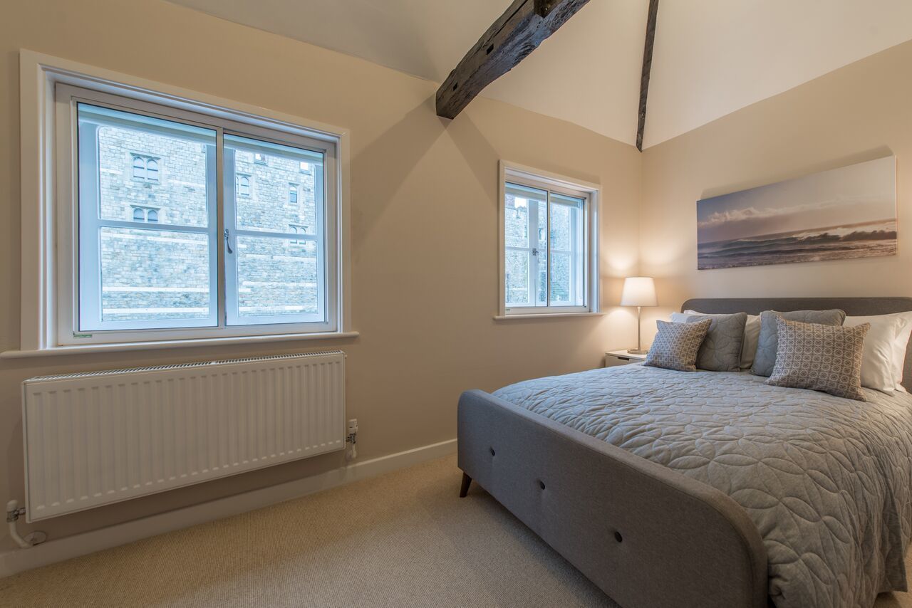 Comfort appartement, 2 slaapkamers, niet-roken | 2 slaapkamers, een bureau, een strijkplank/strijkijzer