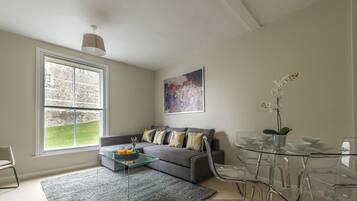 2 bedrooms, individually decorated, individually furnished, desk