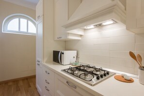 Apartment, 3 Schlafzimmer | Eigene Küche | Großer Kühlschrank, Mikrowelle, Herdplatte, Geschirrspüler