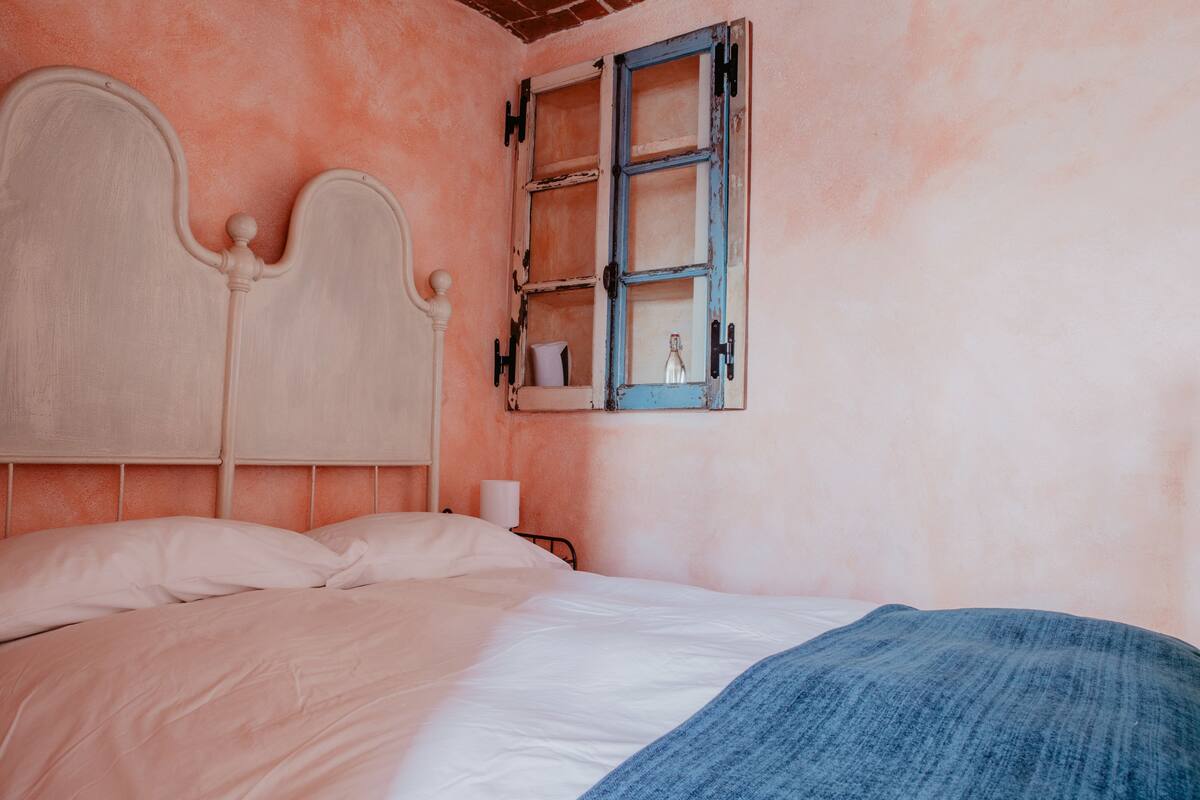 Double Room | Desk, rollaway beds, free WiFi, bed sheets