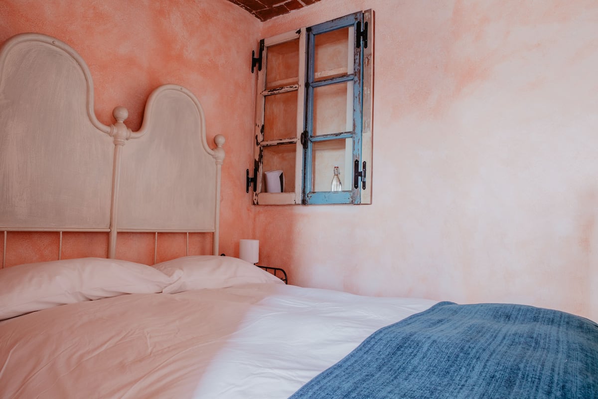 Desk, rollaway beds, free WiFi, bed sheets
