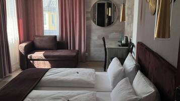 Quarto casal standard | Escrivaninha, Wi-Fi de cortesia, roupa de cama