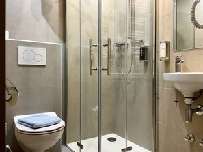 Standard Double Room | Bathroom