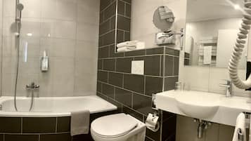 Standard Single Room | Bathroom | Shower, hair dryer, towels