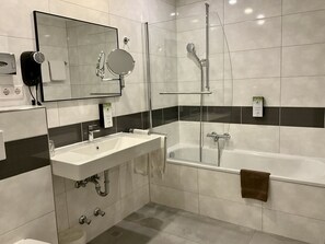 Comfort-Doppelzimmer | Badezimmer