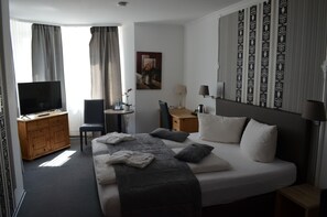 Comfort Double Room | Desk, cribs/infant beds, rollaway beds, free WiFi - Hotel Royal (Villingen-Schwenningen)