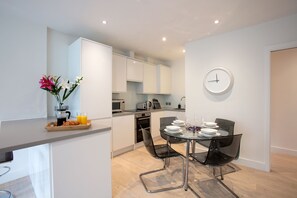 Comfort Apartment, 2 Bedrooms, Non Smoking | In-room dining - Hampden Apartments - The George (Windsor)