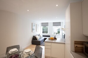 Comfort Apartment, 2 Bedrooms, Non Smoking | 2 bedrooms, individually decorated, individually furnished, desk - Hampden Apartments - The George (Windsor)