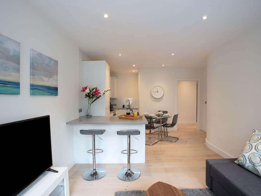 Comfort Apartment, 2 Bedrooms, Non Smoking | 2 bedrooms, individually decorated, individually furnished, desk