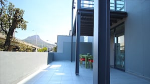 Unclassified image, 3 of 19, button - Sloane Square 7 (Cape Town)