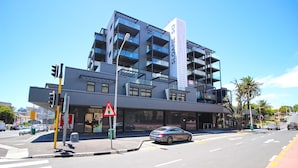 Unclassified image, 4 of 19, button - Sloane Square 7 (Cape Town)