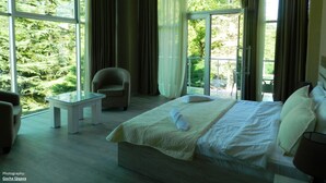 Luxury Suite, 1 King Bed, Balcony | Egyptian cotton sheets, premium bedding, minibar, in-room safe - Resort Martvili (Martivili)
