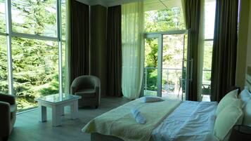 Luxury Suite, 1 King Bed, Balcony | Egyptian cotton sheets, premium bedding, minibar, in-room safe