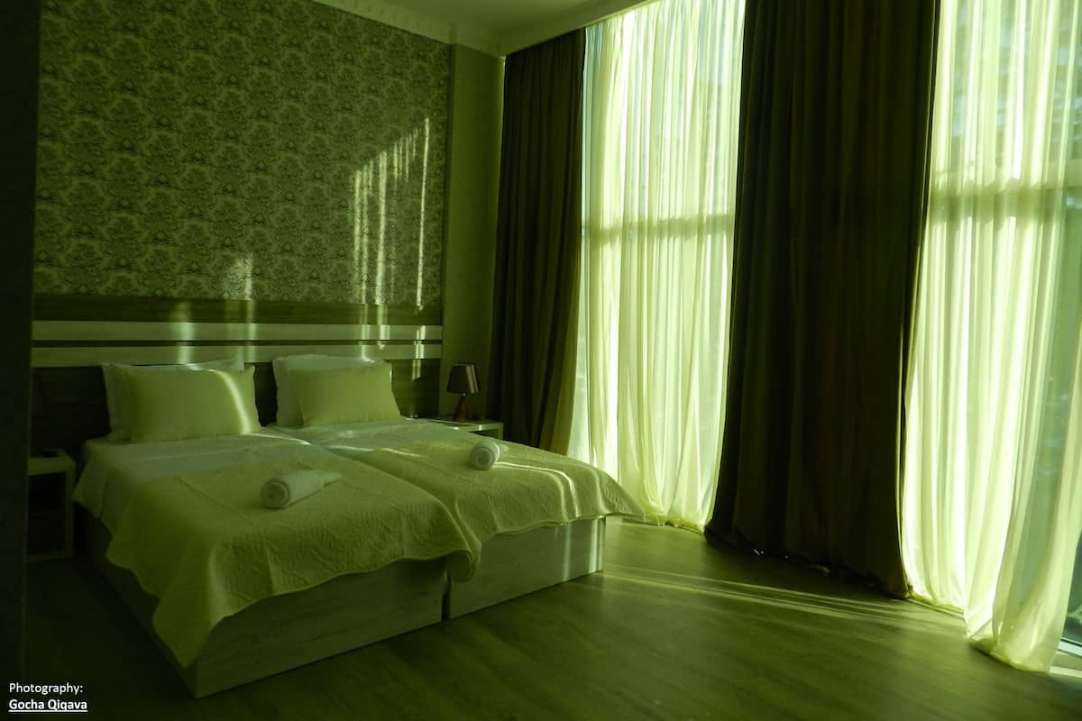 Egyptian cotton sheets, premium bedding, minibar, in-room safe