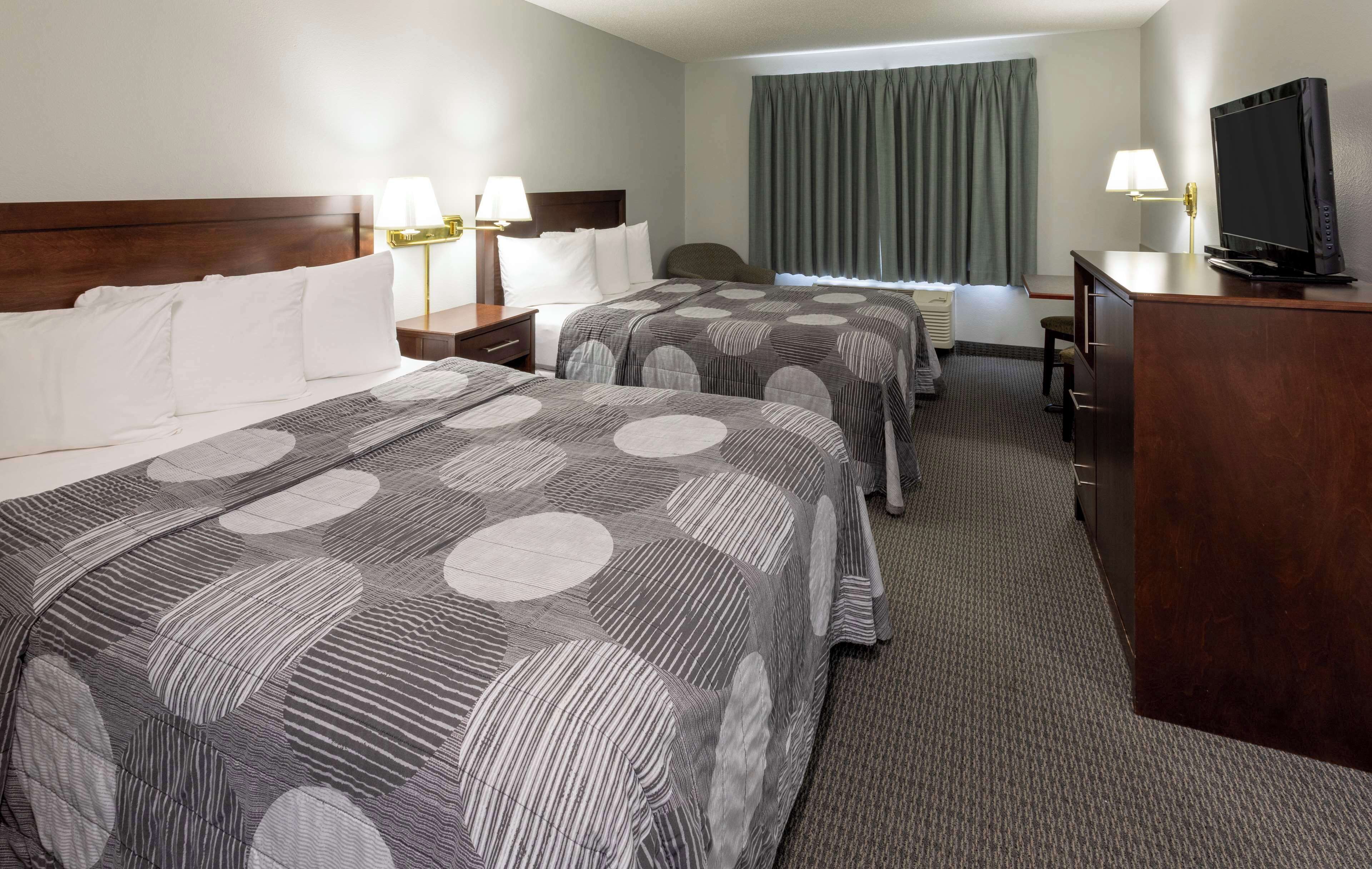 Silitysrauta/-lauta, ilmainen Wi-Fi, vuodevaatteet