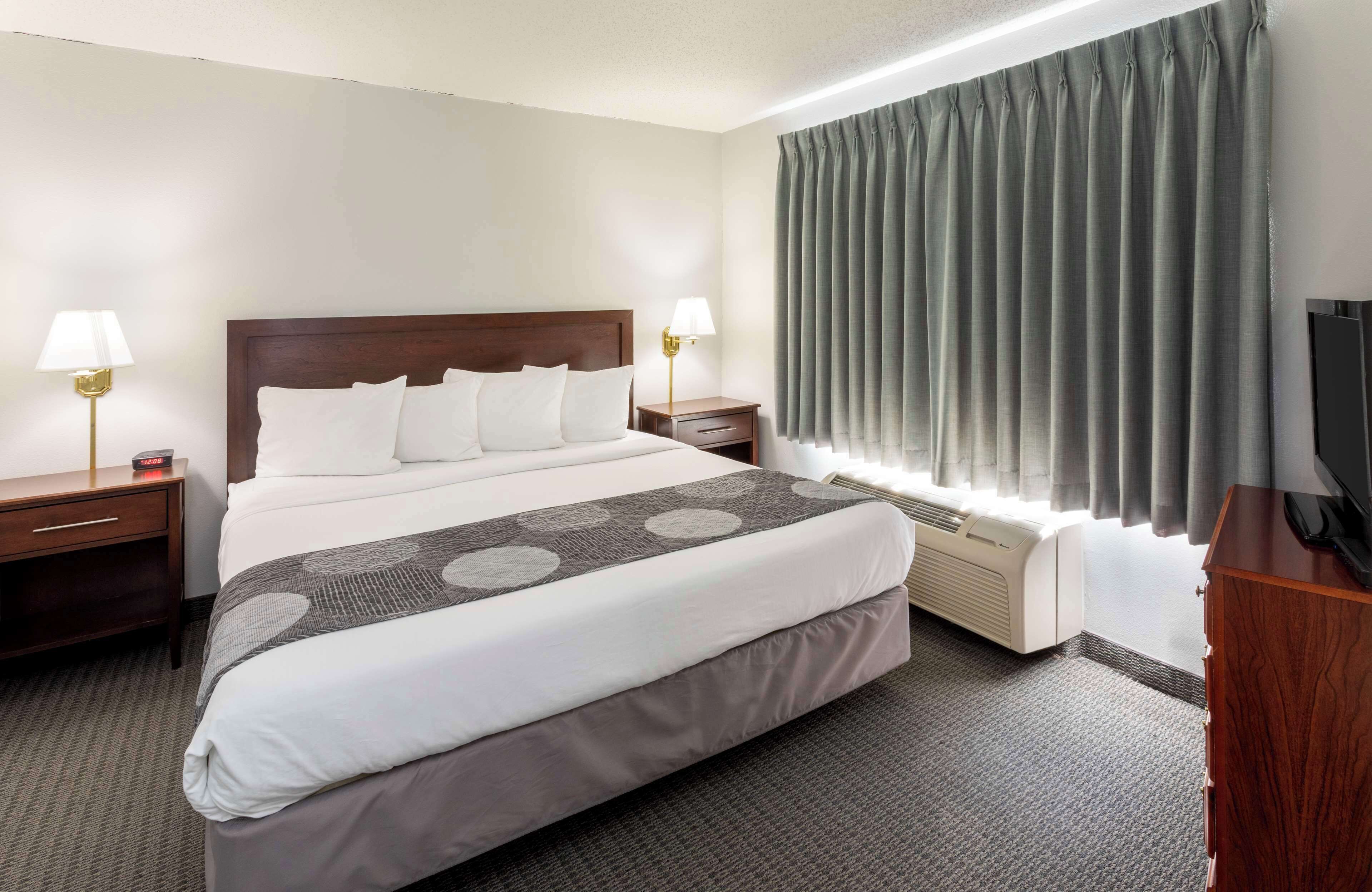 Silitysrauta/-lauta, ilmainen Wi-Fi, vuodevaatteet