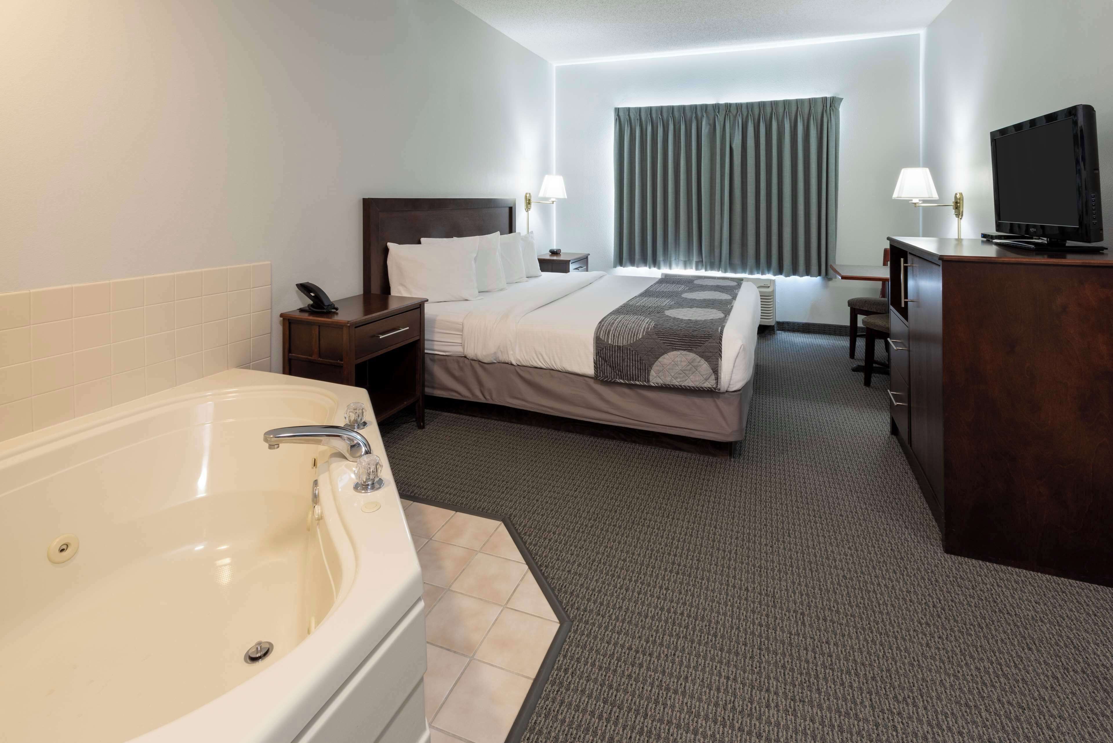 Executive-sviitti | Silitysrauta/-lauta, ilmainen Wi-Fi, vuodevaatteet