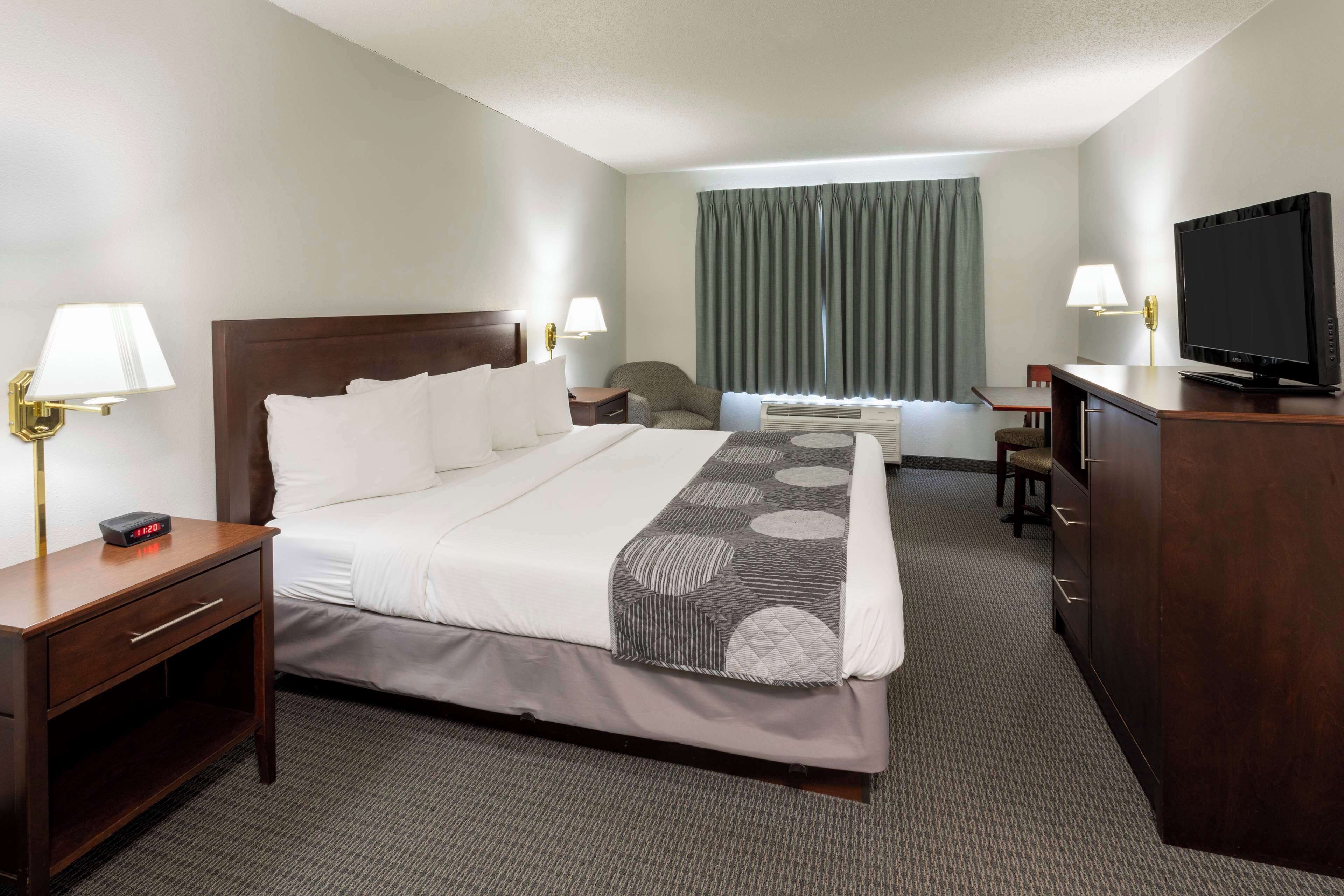 Silitysrauta/-lauta, ilmainen Wi-Fi, vuodevaatteet